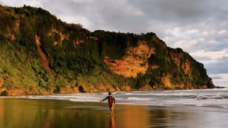 Pesona Tersembunyi Parangendog: Pantai Eksotis Dekat i