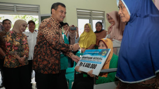 Gubernur Jateng Pastikan Layanan Kependudukan Berjalan Baik Hingga Pelosok Desa
