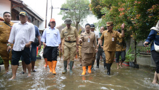 Banjir Melanda Sejumlah Wilayah di Semarang Akibat Hujan Deras, Wali Kota Basah-basahan Cek Lokasi