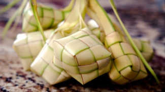 Tips Membuat Ketupat Lebaran Dengan Cara Cepat dan Hemat Gas