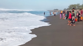 Melihat Keindahan Pantai Mliwis Kebumen, Destinasi Wisata Paling Laris di Jawa Tengah Saat Ini