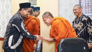 Bhante Thudong Jalan Kaki Jakarta-Borobudur Rayakan Waisak, Ini Jadwal dan Rutenya