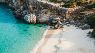 Enaknya Warga Solo, Tidak Punya Laut Tapi Bisa Piknik ke Puluhan Pantai Pasir Putih Seindah Kuta
