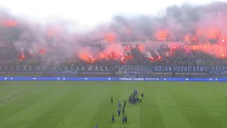 Persib Taklukkan Persis Solo 3-2, Euforia Juara di GBLA Dibalut Lautan Asap Flare