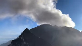 Gunung Raung Erupsi Lagi, Semburkan Abu Hingga 2 Kilometer di Atas Puncak