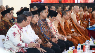 Ribuan Umat Buddha Kusyuk di Candi Borobudur, Ikuti Ritual Indonesia Tipitaka Chanting