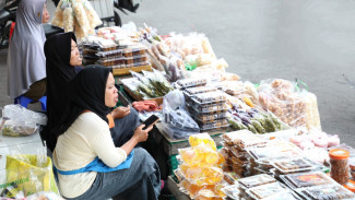 Pedagang Tersenyum Lebar, Nikmati Wi-Fi Gratis di Terminal Tawangmangu