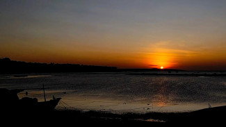 Pesona Senja di Pantai Namosain Kupang: Tempat Menikmati Keindahan Sore yang Dramatis