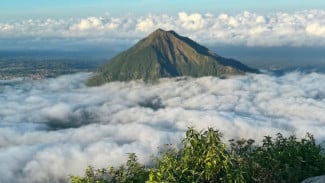 Wisata ke Gunung Telomoyo Naik Kereta Api, Ini Panduan dan Stasiun Termudah