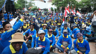 Ratusan Petugas Irigasi Unjuk Rasa ke Kantor Gubernur Jateng, Tuntut Kejelasan Status