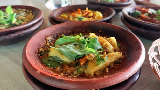 Penggemar Sambal Wajib Merapat, Rasakan Sensasi Pedas  Cowek Obong