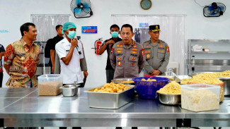 Pastikan kualitas Makanan Sehat dan Bergizi, Kapolri Kunjungi SPPG Polri Di Kab Semarang