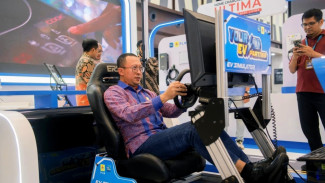 PLN Simulator Game Berkendara Mobil Listrik dan Home Charging Hadir di GIIAS 2025, Pengunjung Bisa Coba