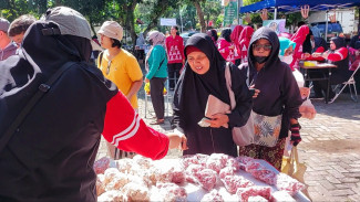 Ratusan Warga Serbu Pangan Murah Ditengah Melonjaknya Harga Sembako