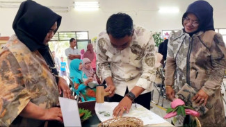 Dari Daun Jadi Karya: Batik Ecoprint Karangjati Semarakkan Pemberdayaan Perempuan dan Cinta Alam