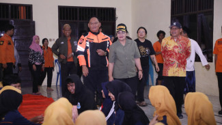 Tinjau Banjir di Genuk, Agustina Wilujeng Optimalkan Pompa dan Dirikan Dapur Umum
