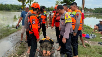 Banjir Purwodadi Capai 70 Cm, Pasien Hemodialisa Dievakuasi Pakai Perahu Karet