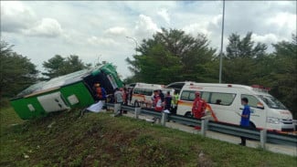 Rombongan Wisata Asal Semarang Terguling di Tol Pemalang, Empat Tewas