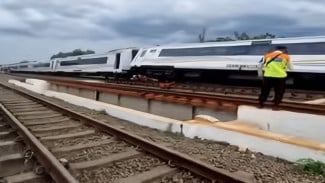 Imbas KA Purwojaya Anjlok, Sejumlah Kereta Api Terlambat Tiba di Semarang