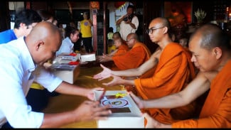 Damainya Kathina Sanghadana di Vihara Gunung Kalong