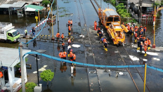 Terimbas Banjir, Rel di Perlintasan Kaligawe Semarang Ditinggikan