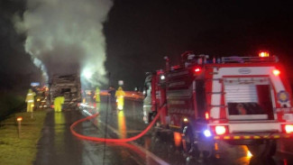 Bus Wisata Terbakar di Jalan Tol Boyolali