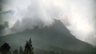 Gunung Merapi Erupsi, 2 Kali Luncurkan Awan Panas Sejauh 2,5 Kilometer