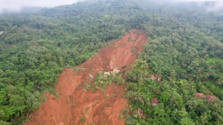Longsor Cilacap Timbun Pemukiman dan Warga, Gubernur Jateng: Fokus Pencarian Korban yang Hilang