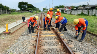 Jelang Nataru, KAI Daop 4 Semarang Perbaiki Rel di 86 Perlintasan Sebidang