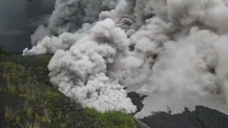 Gunung Semeru Njebluk! Awan Panas Meluncur Hingga Lebih dari 5 Kilometer