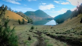 Semeru Meletus, Pendakian Ditutup Termasuk ke Ranu Kumbolo