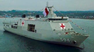 KRI Semarang Dikirim Untuk Angkut Logistik ke Lokasi Bencana Banjir di Sumatera