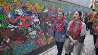 Wali Kota Semarang Agustina dan Puan Maharani Kunjungi Kampoeng DJadhoel