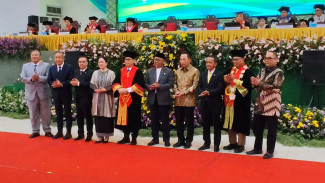 Unissula Mengukuhkan Adies Kadir Sebagai Profesor Kehormatan Bidang Hukum