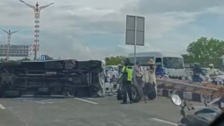 Rombongan Turis China Kecelakaan di Jalan Tol Bali