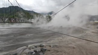 Dahsyat, Begini Penampakan Lahar Panas Gunung Semeru yang Meluncur Hingga Pemukiman