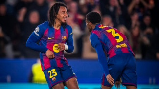 Barcelona Bekuk Eintracht Frankfurt, Jules Kounde Pahlawan