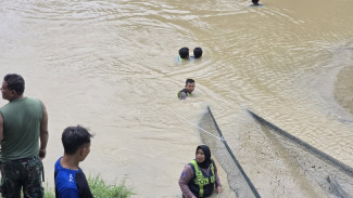 Delapan Santriwati Tenggelam di Sungai Lusi Blora, 3 Orang Masih Hilang