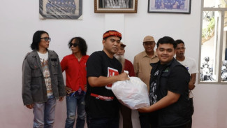 Riding Berbagi, Slank dan HS Salurkan Bantuan untuk Mahasiswa Sumatera di Semarang