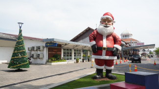 Stasiun Semarang Tawang Meriah Berhias Pernak-Pernik Natal