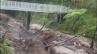 Guci Diterjang Banjir Bandang, Pancuran Air Panas Porak Poranda