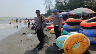 Libur Natal dan Tahun Baru Polisi Siaga di Pantai Ngebum Kendal