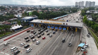 503.113 Kendaraan Melintas Gerbang Tol Banyumanik Periode Akhir Libur Panjang Nataru