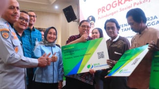Ngatimah Rasakan Manfaat Program ASN Peduli Pekerja Rentan Pemerintah Kota Semarang