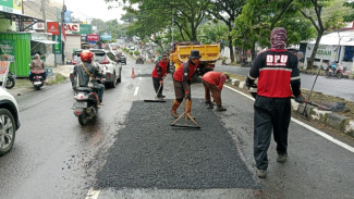 Pemkot Semarang Tambal Jalan Berlubang di Ruas-ruas Jalan Ibu Kota Jawa Tengah
