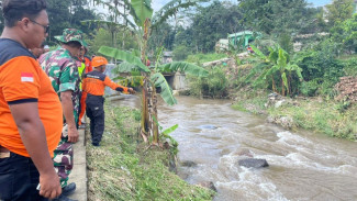 Tanggul Jebol, Dua Pemotor Disapu Air Bah di Mijen Kota Semarang, Satu Meninggal, Satu Lainnya Hilang