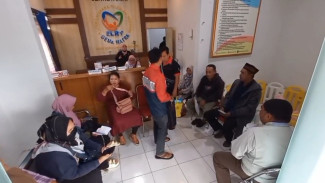 Warga Penuhi Kantor Dinsos Aktivasi Ulang BPJS Kesehatan PBI JK
