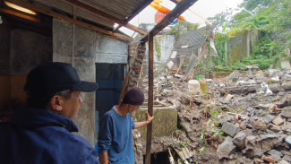 Sungai Meluap Terjang Rumah Warga Di Salatiga