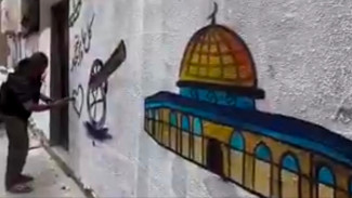 Awal Ramadan di Palestina, Anak-anak Gaza Melukis Asa di Reruntuhan Tembok yang Dibom Israel