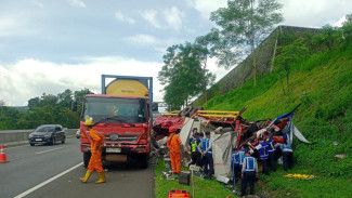 Kecelakaan 3 Truk Tol Semarang - Solo, 1 Orang Meninggal Dunia